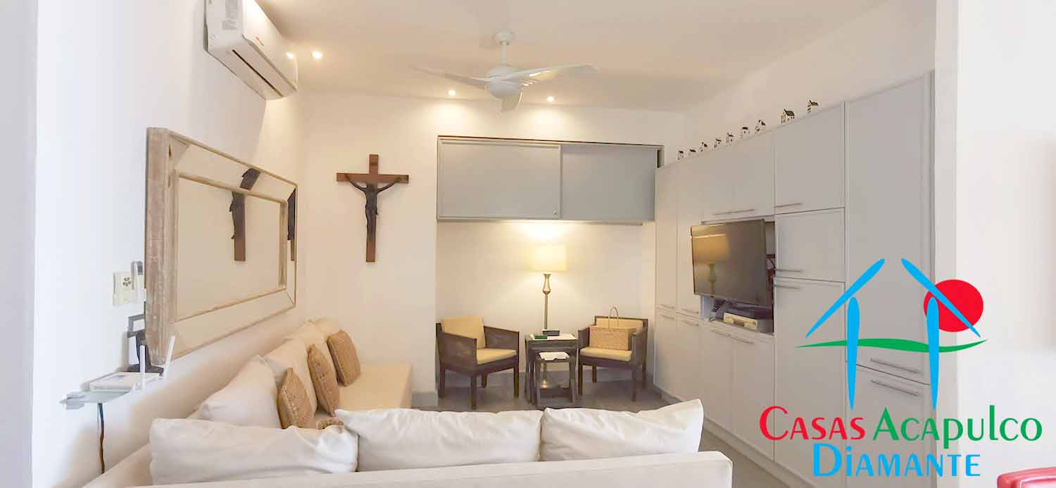 Ocean Front 202 - Sala de TV antes de Otis 1